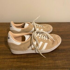 Adidas Gazelle Light Peach Sneakers size 6.5/8